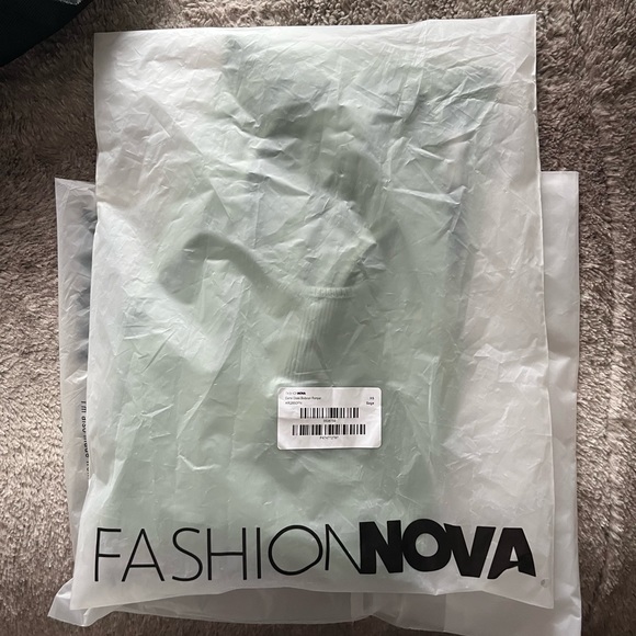 Fashion nova romper - Picture 3 of 5